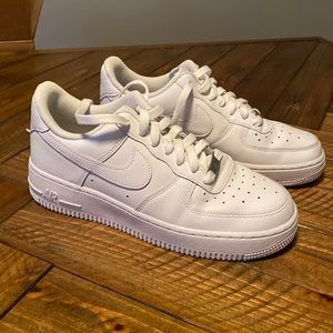 White Nike Air Force 1 shoes Women’s Size 7.5